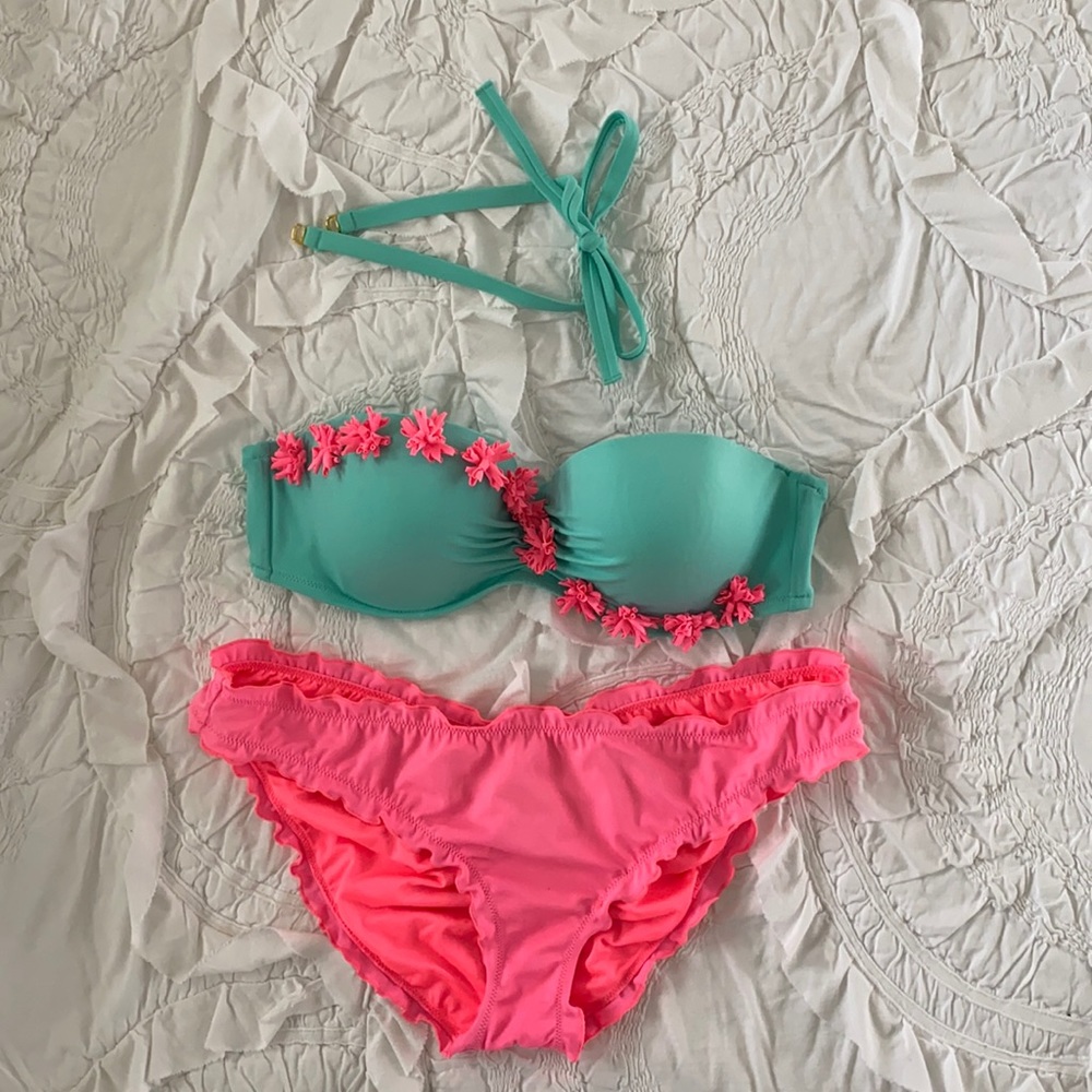 Teal and hot pink bikini! 👙